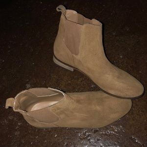 Urban Outfitters shade Chelsea boots